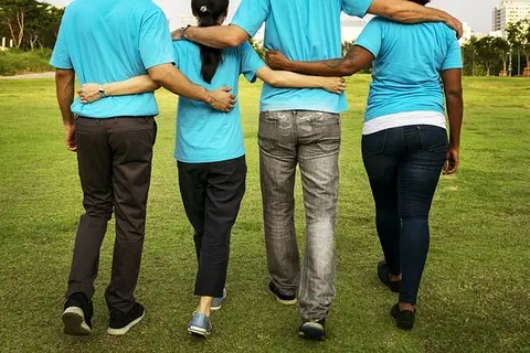 Arms around 3574596 640 1 Arms around 3574596 640 1